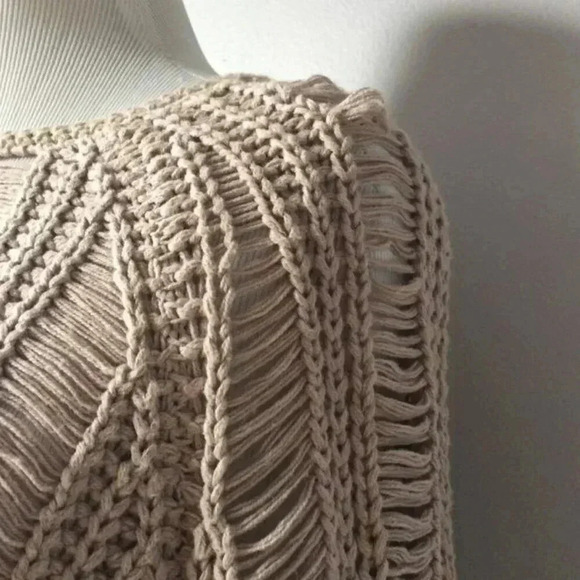 Bar III Cropped Beige Cable Knit Sweater size medium - Picture 4 of 5